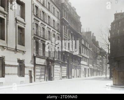 Paris (9e arr.), France Maisons expropriées rue Taitbout, pour la construction du boulevard Haussmann, logement, Architecture, enregistrement, informations, signe, œuvres, enregistrement commercial, magasin, marquise, France, Paris, rue Taitbout, Maisons expropriées pour le pourcent de BD Haussmann (Maisons face au Boulevard), arrondissement IX, 02/04/1923 - 02/04/1923, Léon, Auguste, photographe, Autochrome, photo, verre, Autochrome, photo, positif, horizontal, taille 9 x 12 cm Banque D'Images