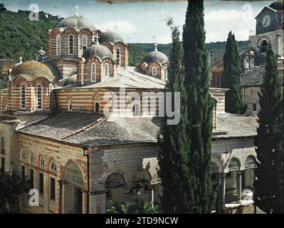 Le monastère d'Esphigmenou, Grèce, religion, Art, Habitat, architecture, Christianisme, Église orthodoxe, Monastère, Moyen âge, coupole, dôme, architecture religieuse, Mont Athos, Esphiguemenou, monastère d'Esphiguemenou, Mont Athos, 10/09/1913 - 10/09/1913, Passet, Stéphane, photographe, 1913 - Balkans, Grèce, Bulgarie - Stéphane Passet - (30 août-21 octobre), Autochrome, photo, verre, Autochrome, photo, positive Banque D'Images