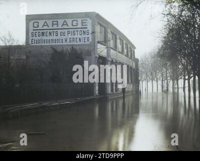 Boulogne-sur-Seine, France inondations quai de Boulogne (actuel quai Alphonse le Gallo), activité économique, logement, Architecture, nature, environnement, enregistrement, informations, Boutique, magasin, signe, usine, atelier, phénomène naturel, inondation, quai, immatriculation commerciale, France, Boulogne s/S., inondations, le Quai de Boulogne, Boulogne-Billancourt, 07/01/1924 - 07/01/1924, Léon, Auguste, photographe, Autochrome, photo, verre, Autochrome, photo, positif, horizontal, taille 9 x 12 cm Banque D'Images