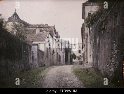Sauveterre-de-Béarn, France, Habitat, Architecture, habitation, rue, quartier, France, Sauveterre de Béarn, Vieille rue des remparts, Sauveterre-de-Béarn, 04/10/1924 - 04/10/1924, Léon, Auguste, photographe, 1924 - Aquitaine - Auguste Léon, Autochrome, photo, verre, Autochrome, photo, positive Banque D'Images