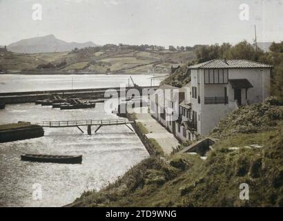 Socoa, France, nature, Environnement, Habitat, architecture, transport, Paysage, Génie civil, bateau, logement, Port, transport maritime, Pont, France, Socoa, vue rétroéclairée vers St Jean de Luz, Socoa, 07/10/1924 - 07/10/1924, Léon, Auguste, photographe, 1924 - Aquitaine - Auguste Léon, Autochrome, photo, verre, Autochrome, photo, positive Banque D'Images