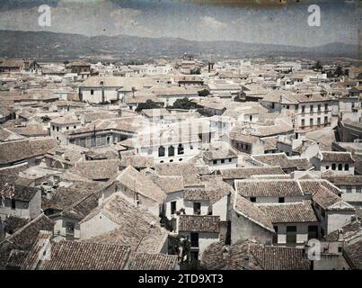 Cordoue, Espagne, logement, Architecture, toit, panorama de la zone urbaine, Espagne, Cordoue, Panorama pris du clocher de la cathédrale (en arrière-plan la Sierra Morena), Cordoue, 19/06/1914 - 22/06/1914, Léon, Auguste, photographe, 1914 - Espagne, Europe - Auguste Léon - (15 juin-4 July), Autochrome, photo, verre, Autochrome, photo, positive Banque D'Images