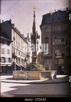 Bâle, Suisse Fontaine du marché aux poissons, Art, Habitat, Architecture, Statue, sculpture, rue, quartier, installation hydraulique, Fontaine, place, Moyen âge, Suisse, Bâle, Fontaine du marché aux poissons, Bâle, 01/08/1911 - 31/08/1911, Léon, Auguste, photographe, 1911 - Suisse - Auguste Léon, Autochrome, photo, verre, Autochrome, photo, positif, vertical, taille 9 x 12 cm Banque D'Images