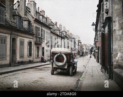 Moulins, Allier, France la voiture de l'opérateur, rue Règemortes vers les halls, transport, HD, logement, Architecture, le transport automobile, voiture, existe en haute définition, logement, route pavée, rue, district, France, Moulins, Moulins, 01/07/1911 - 31/07/1911, Léon, Auguste, photographe, 1911 - Centre de la France Auvergne Bourgogne - Auguste Léon - (17 juillet - 6 août), Autochrome, photo, verre, Autochrome, photo, positif, horizontal, taille 9 x 12 cm Banque D'Images