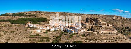 Panorama et vue aréale d'Ares del Maestrat, également connue sous le nom d'Ares del Maestrazgo en espagnol ou simplement Ares, est une municipalité de la province de Castel Banque D'Images