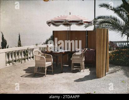 Corfou, Grèce l'Achilleion - Table de l'empereur Guillaume II, Habitat, Architecture, terrasse, Meubles, empereur, Villa, Parc, jardin, Balustrade, palais, Château, Grèce, Corfou, l'Achilleion - Table de l'Empereur Guillaume II, Corfou, Autriche [en relation avec], 01/01/1913 - 31/12/1913, Léon, Auguste, photographe, 1913 - Balkans, Italie - Léon Busy et Auguste Léon - (septembre - 23 octobre), Autochrome, photo, verre, Autochrome, photo, positif, horizontal, taille 9 x 12 cm Banque D'Images