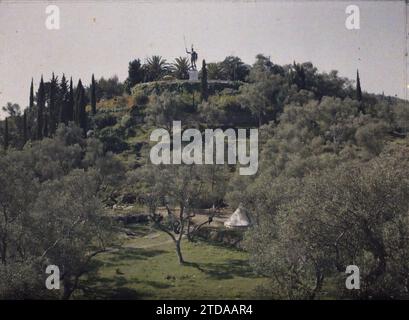 Corfou, Grèce l'Achilleion - le Parc, Art, Habitat, Architecture, nature, environnement, Statue, Légende, mythe, Villa, parc, jardin, Palais, Château, végétation, botanique, Grèce, Corfou, l'Achilleion - le Parc, Corfou, Autriche [en lien avec], 01/01/1913 - 31/12/1913, Léon, Auguste, photographe, 1913 - Balkans, Italie - Léon Busy et Auguste Léon - (septembre - 23 octobre), Autochrome, photo, verre, Autochrome, photo, positif, horizontal, taille 9 x 12 cm Banque D'Images