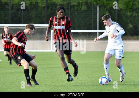 Swansea, pays de Galles. 25 novembre 2023. Action du match de la coupe de la Ligue de développement professionnel des moins de 16 ans entre Swansea City et AFC Bournemouth à la Swansea City Academy à Swansea, pays de Galles, Royaume-Uni le 25 novembre 2023. Crédit : Duncan Thomas/Majestic Media. Banque D'Images