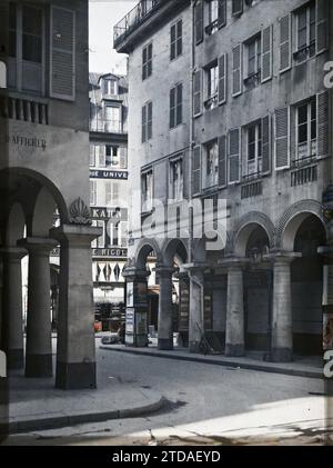 Paris (2e arr.), France rue des colonnes, Inscription, information, logement, Architecture, enregistrement commercial, colonne, rue, quartier, Arc, arcade /arceau, France, Paris, rue des colonnes, arrondissement II, 26/06/1914 - 26/06/1914, Léon, Auguste, photographe, Autochrome, photo, verre, Autochrome, photo, positif, vertical, taille 9 x 12 cm Banque D'Images