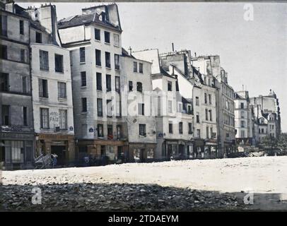 Paris (4e arr.), France rue Beaubourg, avec rue de Venise et rue des Etuves-Saint-Martin à gauche, activité économique, logement, Architecture, HD, boutique, magasin, travaux, existe en haute définition, chariot, rue, quartier, délabrement, insalubrité, restaurants, Hôtels, rue beaubourg 29/6 14 France, Paris, rue Beaubourg, arrondissement IV, 29/06/1914 - 29/06/1914, Passet, Stéphane, photographe, Autochrome, photo, verre, Autochrome, photo, positif, horizontal, taille 9 x 12 cm Banque D'Images