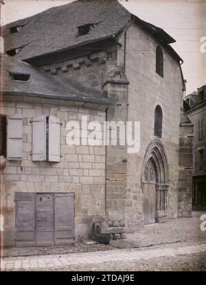 Brive, France Chapelle Saint-libéral, religion, Art, Habitat, Architecture, Église, christianisme, porte, Moyen âge, architecture religieuse, France, Brive, Eglise St libéral, Brive-la-Gaillarde, 06/06/1916 - 06/06/1916, Léon, Auguste, photographe, 1916 - provinces Françaises - Jean Brunhes, Auguste Léon et Georges Chevalier - (avril-juillet), Autochrome, photo, verre, Autochrome, photo, positif, vertical, taille 9 x 12 cm Banque D'Images