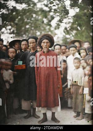 Tonkin, Indochine un vieil homme avec des cheveux abondants, considéré comme un «élu du ciel», vêtements, êtres humains, Costume, enfant, portrait, coiffure, coiffures, Homme, Indochine, Tonkin, Ill Phenomena, un élu du ciel (cheveux anormaux), Tonkin, 01/10/1916 - 31/10/1916, Busy, Léon, Léon Busy photographe en Indochine, Autochrome, photo, verre, Autochrome, photo, positif, vertical, taille 9 x 12 cm Banque D'Images