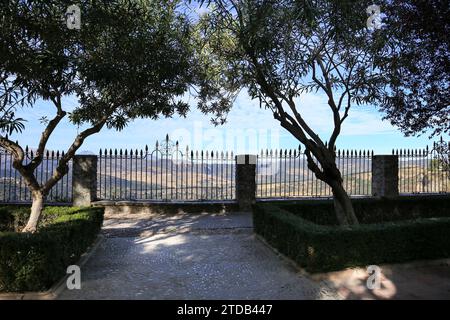 La place Maria Auxiliadora et point de vue dans la vieille ville de Ronda, Malaga Banque D'Images