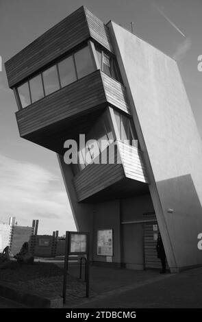 Vue rapprochée de la tour d'observation de Rossall point, sur la côte du Lancashire, Royaume-Uni, Europe Banque D'Images