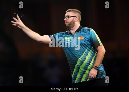 Le troisième jour du Championnat du monde de fléchettes Paddy Power à Alexandra Palace, Londres. Date de la photo : dimanche 17 décembre 2023. Banque D'Images