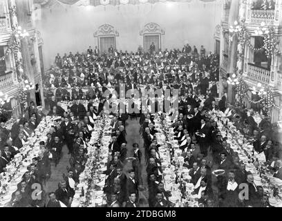 04/30/1916. Hommage à un illustre politicien. Aspect du théâtre Romea, à Murcie, lors du banquet donné à l'ancien ministre D. Juan de la Cierva (X), qui y a prononcé un discours très notable. Photo : Mateo -Date approximative. Crédit : Album / Archivo ABC / Mateo Banque D'Images