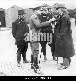 09/30/1916. Les alliés en guerre. Le ministre de la Grande-Bretagne, Lloyd George (1), le général français Joffre (2), le général anglais Sir Douglas Haig (3) et le ministre français des munitions. M. Thomas, réuni lors de la récente visite du premier sur le front occidental. Crédit : Album / Archivo ABC / Louis Hugelmann Banque D'Images