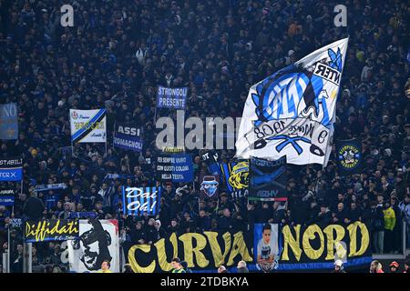 Rome, Italie. 17 décembre 2023. Supporters du FC Internazionale lors du match de Serie A entre le SS Lazio et le FC Internazionale au Stadio Olimpico à Rome, Italie, le 17 décembre 2023. Crédit : Nicola Ianuale/Alamy Live News Banque D'Images