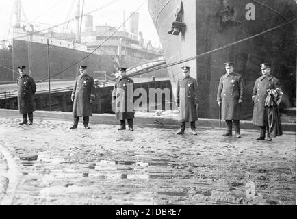 03/31/1917. Navires allemands aux États-Unis. Cordon de police gardant les doublures transatlantiques 'Prince Eitel Friedrich' et 'Konig Wilhelm II', à New York. Crédit : Album / Archivo ABC / Underwood & Underwood Banque D'Images