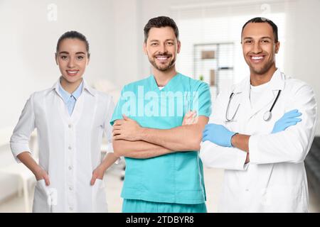 Les infirmières en uniforme à l'hôpital. Le personnel médical Banque D'Images