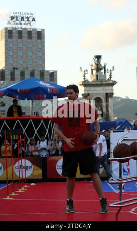 Barcelone...06/10/2010...le joueur des Lakers Pau Gasol a assisté à un match de basket cet après-midi à Montjuic avec Ricky Rubio....photos Ines Baucells...Archdc. Crédit : Album / Archivo ABC / Inés Baucells Banque D'Images