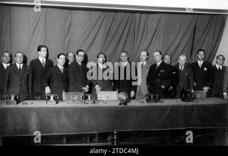 04/30/1931. Madrid, le ministre de la Justice à Telefonica : le ministre de la Justice, Don Fernando de los Rios, quelques instants avant de parler par 'radio' aux Espagnols résidant en Amérique. Crédit : Album / Archivo ABC / Marín Banque D'Images