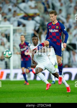 Madrid, 03/01/2020. Journée 26 de la Ligue au stade Santiago Bernabeu. Real Madrid - Barcelone. Sur l'image, Frenkie de Jong et Vinicius Jr Photo : Ignacio Gil. ARCHDC. Crédit : Album / Archivo ABC / Ignacio Gil Banque D'Images