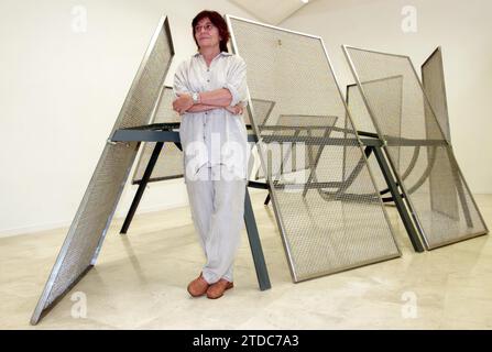 Madrid, 09/15/2004. Entretien avec Susana Solano qui présente ses dernières œuvres réalisées entre 2003 et 2004 à la galerie Helga de Alvear. Photo : Sigefredo ARCHDC. Crédit : Album / Archivo ABC / Sigefredo Camarero Banque D'Images