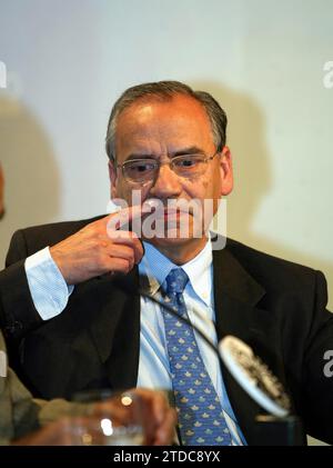 10/01/2002. Madrid, 2-10-02 -Alfonso Guerra (PSOE). - Photo Ernesto Agudo. Crédit : Album / Archivo ABC / Ernesto Agudo Banque D'Images