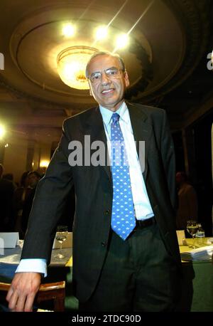 10/01/2002. Madrid, 2-10-02 -Alfonso Guerra (PSOE). - Photo Ernesto Agudo. Crédit : Album / Archivo ABC / Ernesto Agudo Banque D'Images