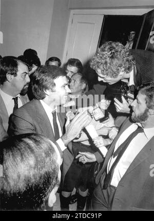 Madrid, 10/28/1982. Déclarations de Felipe González lorsque les résultats des élections ont été connus à l'hôtel Palace. Crédit : Album / Archivo ABC / Ángel Carchenilla Banque D'Images