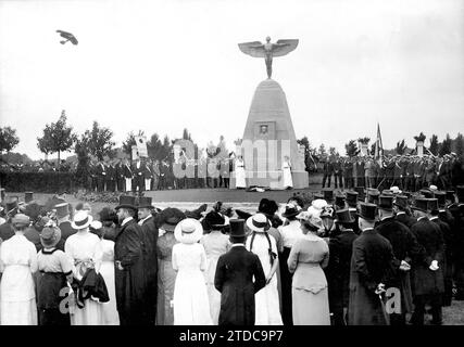 05/31/1914. Inauguration d'un monument en Allemagne. Érigé à Grosalichterfelde au précurseur de l'aviation, Otto Lilienthal - oeuvre de Pierre Breuer. Crédit : Album / Archivo ABC / Charles Trampus Banque D'Images