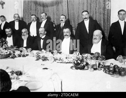 11/22/1911. Banquet politique hier soir à l'hôtel Ritz. Le président du Conseil des ministres, M. Canalejas (X), à la table présidentielle du parti tenu en l'honneur des nouveaux libéraux de Madrid. Crédit : Album / Archivo ABC / Ramón Alba Banque D'Images