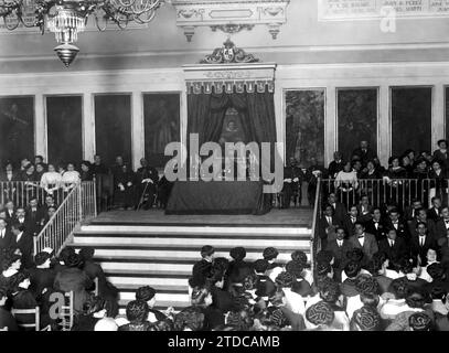 03/12/1911. L'auditorium de l'Université de Valence au cours de la soirée célébrée le 13 du présent, en l'honneur de Saint Thomas d'Aquin par les étudiants de toutes les facultés. Crédit : Album / Archivo ABC / Vicente Barbera Masip Banque D'Images