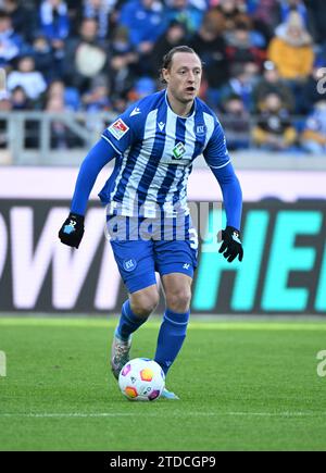 Karlsruhe, Allemagne. 17 décembre 2023. Football : Bundesliga 2, Karlsruher SC - SV Elversberg, Journée 17, BBBank Wildpark. Robin Bormuth de Karlsruhe. Crédit : Uli Deck/dpa/Alamy Live News Banque D'Images