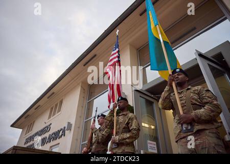 Le président ukrainien Volodymyr Zelensky lors de son arrivée au commandement de l'armée américaine en Europe à Wiesbaden lors d'une visite surprise en Allemagne le président ukrainien Volodymyr Zelensky lors de son arrivée au commandement de l'armée américaine en Europe à Wiesbaden lors d'une visite surprise en Allemagne, le 14 décembre 2023. Alors que Kiev essaie d'assurer un soutien occidental continu au pays en proie à la bataille. Photo DU PRÉSIDENT DE L'UKRAINE apaimages Wiesbaden Wiesbaden Allemagne 141223 Germany UPO 0016.jpeg Copyright : xapaïmagesxPRESIDENTxOFxUKRAINEXOFFICExapaimagesx Banque D'Images