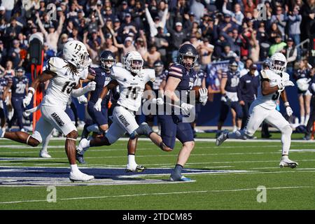 McKinney, Texas, États-Unis. 18 décembre 2023. 16 décembre 2023, McKinney, Texas, États-Unis : Landon Walker du Colorado court le ballon lors du championnat de football de division II de la NCAA entre l'Université Harding et l'École des Mines du Colorado joué au McKinney ISD Stadium le samedi 16 décembre 2023. À McKinney, Texas, États-Unis (image de crédit : © Javier Vicencio/eyepix via ZUMA Press Wire) USAGE ÉDITORIAL UNIQUEMENT! Non destiné à UN USAGE commercial ! Banque D'Images