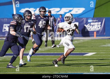 McKinney, Texas, États-Unis. 18 décembre 2023. McKinney, Texas, USA : le Running back de Harding Omar Sinclair en action contre la défense du Colorado lors du championnat de football de division II de la NCAA entre l'Université Harding et l'École des Mines du Colorado joué au McKinney ISD Stadium le samedi 16 décembre 2023. (Image de crédit : © Javier Vicencio/eyepix via ZUMA Press Wire) USAGE ÉDITORIAL SEULEMENT! Non destiné à UN USAGE commercial ! Banque D'Images