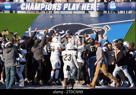 18 décembre 2023, McKinney, Texas, USA : 16 décembre 2023, McKinney, Texas, États-Unis : les joueurs de Harding célèbrent leur victoire au championnat de football de division II de la NCAA après avoir battu 38-7 contre l'école des mines du Colorado au stade McKinney ISD le samedi 16 décembre 2023. À McKinney, Texas, États-Unis (image de crédit : © Javier Vicencio/eyepix via ZUMA Press Wire) USAGE ÉDITORIAL UNIQUEMENT! Non destiné à UN USAGE commercial ! Banque D'Images