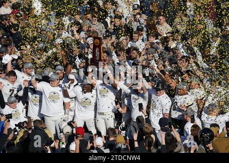 18 décembre 2023, McKinney, Texas, USA : 16 décembre 2023, McKinney, Texas, États-Unis : les joueurs de Harding célèbrent leur victoire au championnat de football de division II de la NCAA après avoir battu 38-7 contre l'école des mines du Colorado au stade McKinney ISD le samedi 16 décembre 2023. À McKinney, Texas, États-Unis (image de crédit : © Javier Vicencio/eyepix via ZUMA Press Wire) USAGE ÉDITORIAL UNIQUEMENT! Non destiné à UN USAGE commercial ! Banque D'Images