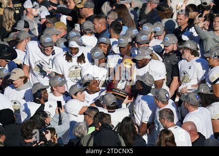 18 décembre 2023, McKinney, Texas, USA : 16 décembre 2023, McKinney, Texas, États-Unis : les joueurs de Harding célèbrent leur victoire au championnat de football de division II de la NCAA après avoir battu 38-7 contre l'école des mines du Colorado au stade McKinney ISD le samedi 16 décembre 2023. À McKinney, Texas, États-Unis (image de crédit : © Javier Vicencio/eyepix via ZUMA Press Wire) USAGE ÉDITORIAL UNIQUEMENT! Non destiné à UN USAGE commercial ! Banque D'Images