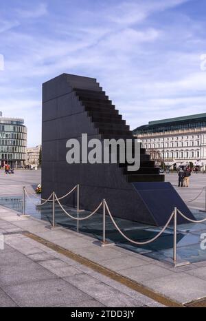 Monument commémorant les victimes de l'accident de l'Aviation polonaise One Tupolev Tu-154M près de la ville russe de Smolensk en avril 2010, Varsovie, Pologne. Banque D'Images