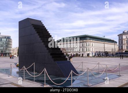 Monument commémorant les victimes de l'accident de l'Aviation polonaise One Tupolev Tu-154M près de la ville russe de Smolensk en avril 2010, Varsovie, Pologne. Banque D'Images