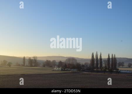 Lever de soleil sur terre gelée int He Eifel Banque D'Images