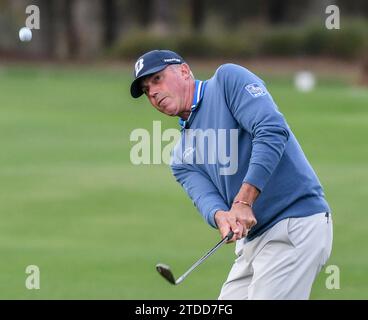 Orlando, États-Unis. 17 décembre 2023. Matt Kuchar joue un tir au 18e green lors de la dernière manche du championnat PNC au Ritz-Carlton Golf Club à Orlando, en Floride. (Photo Paul Hennessy/SOPA Images/Sipa USA) crédit : SIPA USA/Alamy Live News Banque D'Images