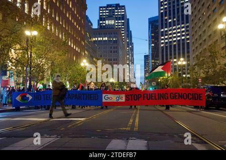 Fermer Google : No Tech for Genocide, protester contre le contrat du projet Nimbus avec Israël et l'intelligence artificielle pour la guerre. San Francisco, CA, États-Unis Banque D'Images