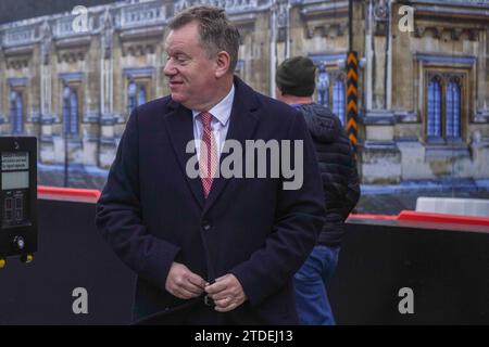 Londres Royaume-Uni. 18 décembre 2023. David Frost, baron Frost membre de la Chambre des lords vu à Westminster . David Frost a été nommé par le Premier ministre Boris Johnson négociateur en chef pour la sortie de l'Union européenne de 2019 à 2020 et conseiller du Premier ministre pour l'Europe de 2019 à 2021. Crédit : amer ghazzal/Alamy Live News . Banque D'Images