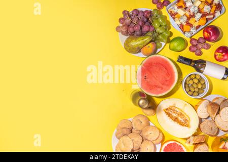 Buon Ferragosto (heureux dans la langue italienne) fond de vacances. Festival italien de récolte d'été brunch 15 août, fête familiale antipasti avec W Banque D'Images