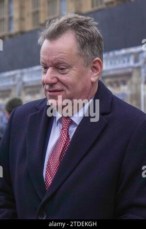 Londres Royaume-Uni. 18 décembre 2023. David Frost, baron Frost membre de la Chambre des lords vu à Westminster . David Frost a été nommé par le Premier ministre Boris Johnson négociateur en chef pour la sortie de l'Union européenne de 2019 à 2020 et conseiller du Premier ministre pour l'Europe de 2019 à 2021. Crédit : amer ghazzal/Alamy Live News . Banque D'Images