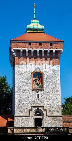 Florian Gate Tour gothique dans le rempart de la vieille ville de Cracovie en Pologne Banque D'Images